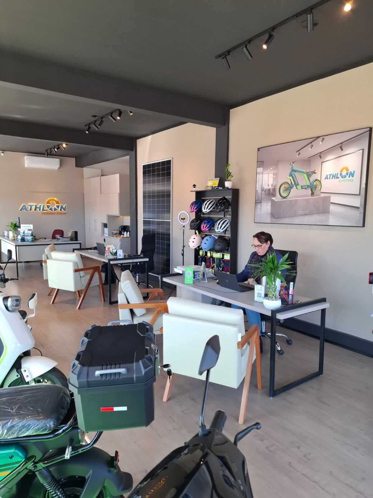 Equipe Athlon no atendimento ao cliente